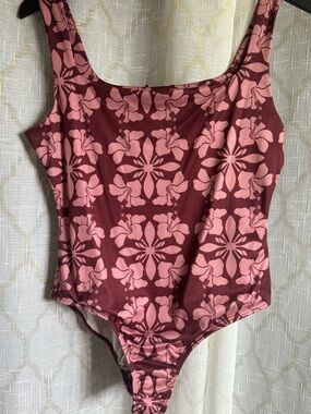Hawaiian print Bodysuit in Maroon and Pink